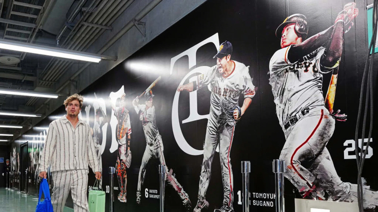 Kiké Hernández Reunites with Japan Star Kazuma Okamoto in Tokyo Series Opener